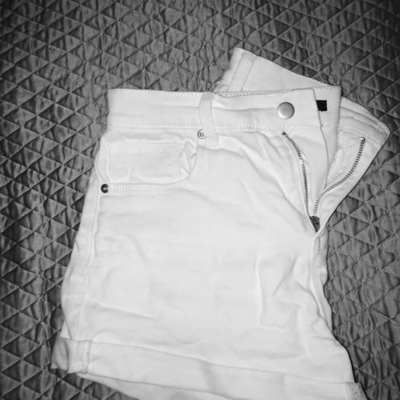 DENIM and WHITEWASH. 2 pairs of Forever 21 shorts - Picture 7 of 7